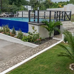 https://family-complex-beside-beach-w-pool-montego-bay-1.hotelsmontegobay.org